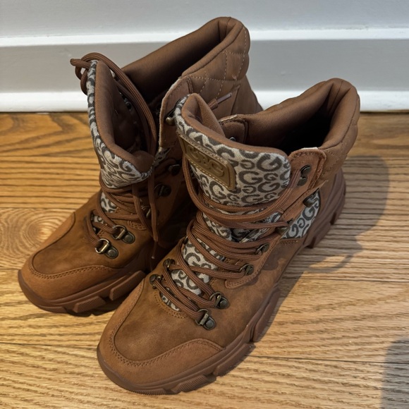 Guess boots. - Picture 2 of 6
